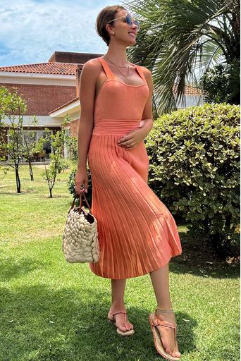 Claudia-Bartelle---Saia-Tricot-Midi-Azalea-Salmon-Costas