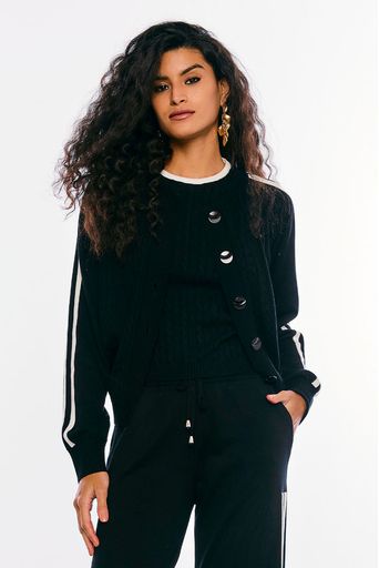 CasacoTricot-New-Lara-Preto-e-Off-White-Principal.jpg