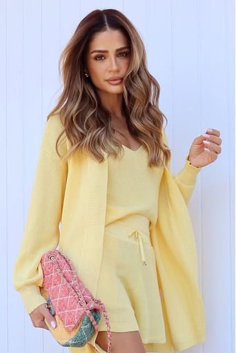 Thassia-Naves-Casaco-Carina-Amarelo-Principal.jpg