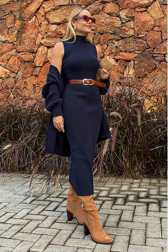 Layla-Monteiro---Vestido-Tricot-Midi-Joana-Azul-Oxford-Costas.jpg
