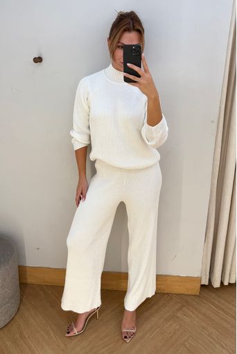 Micaela-Bortoletto-Calca-Roberta-Off-White