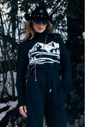 Thassia-Naves---Blusa-Larissa-Preto-Principal